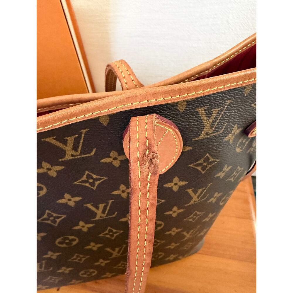 Louis Vuitton Neverfull MM in Monogram with Cherry Red Striped Interior - Picture 7 of 10